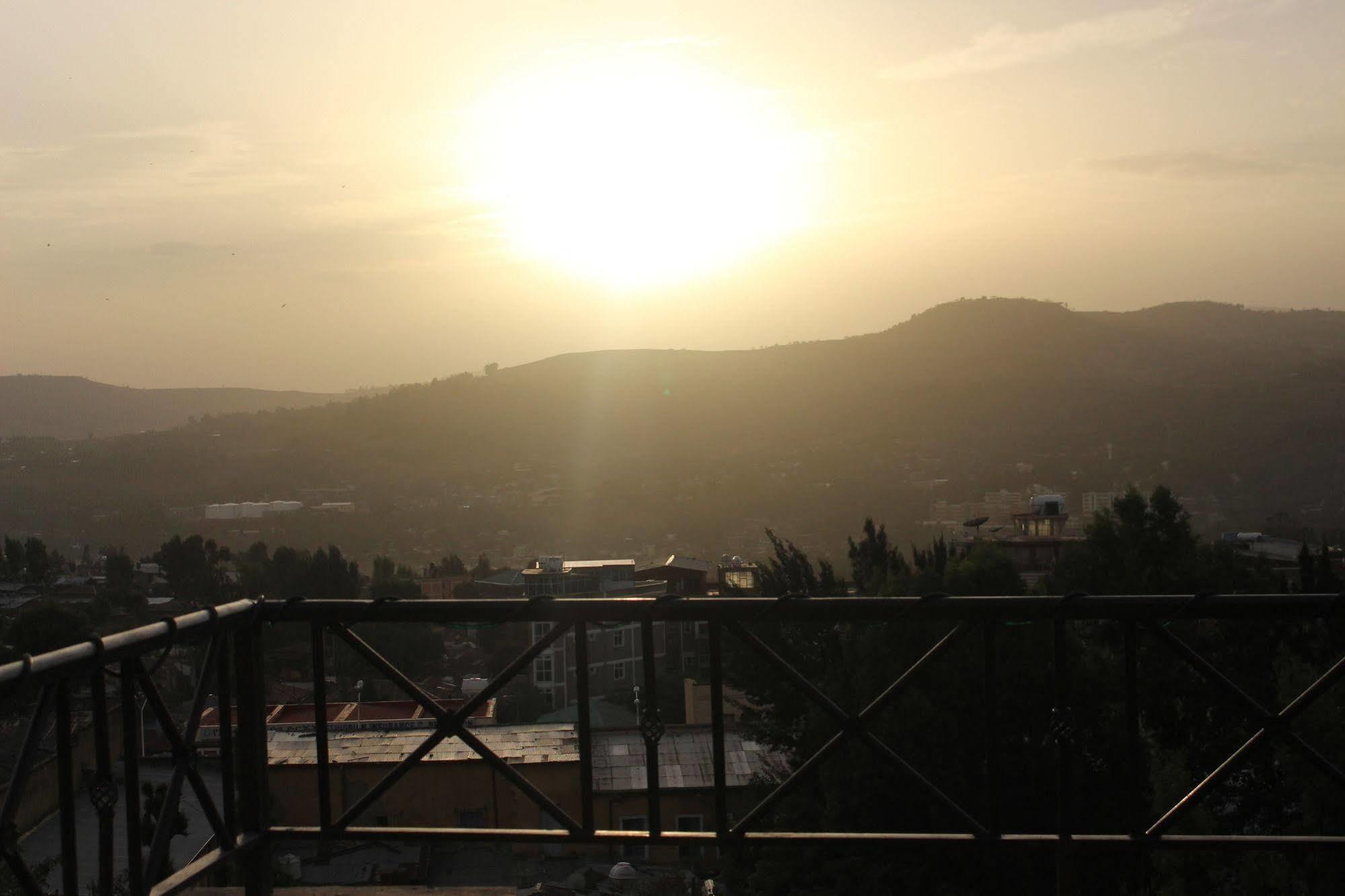 Taye Belay Hotel Gonder Exterior foto